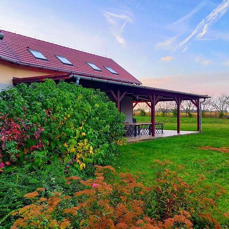 Hotel Horpacsi Europa Piheno Koezpont Zewnętrze zdjęcie