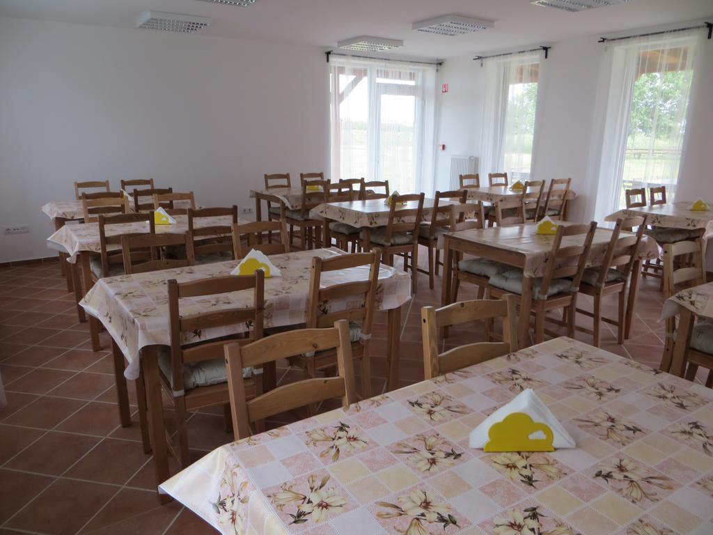 Hotel Horpacsi Europa Piheno Koezpont Zewnętrze zdjęcie