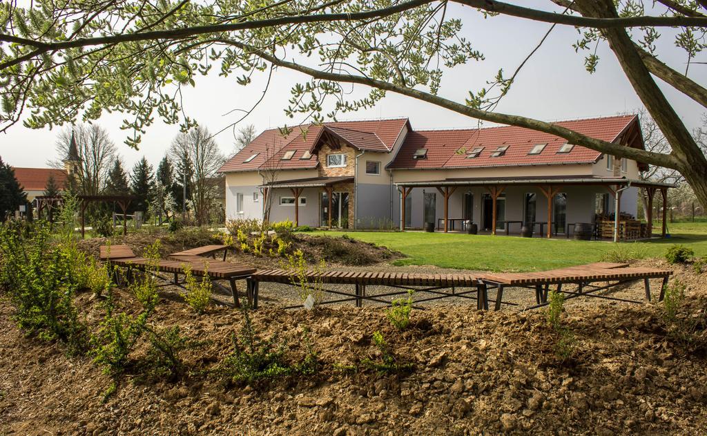 Hotel Horpacsi Europa Piheno Koezpont Zewnętrze zdjęcie