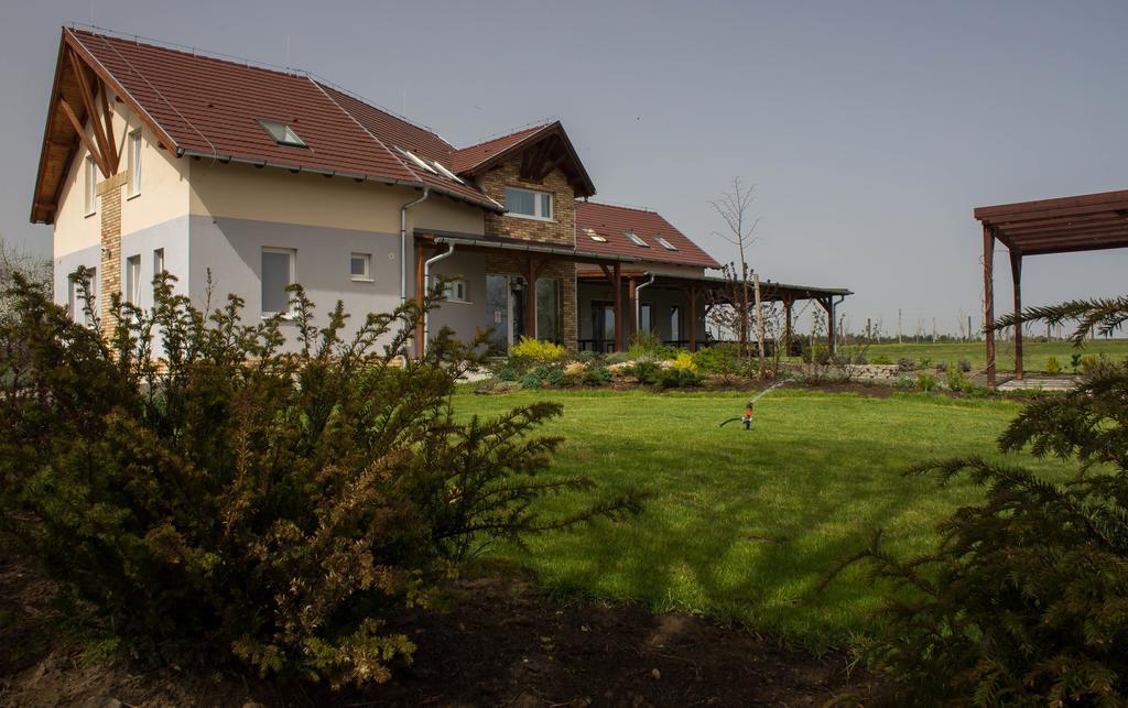 Hotel Horpacsi Europa Piheno Koezpont Zewnętrze zdjęcie